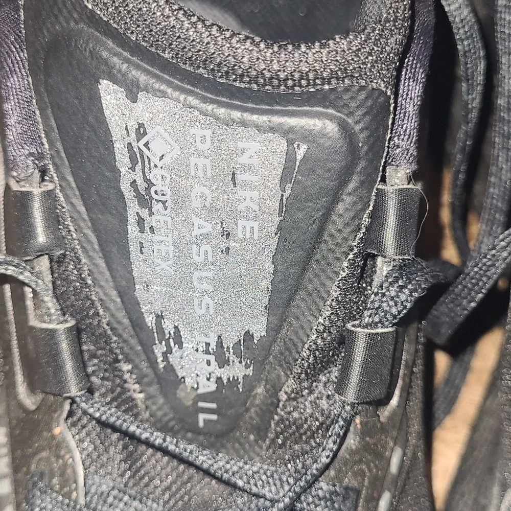 Nike Pegasus Trail 3 GTX.  Triple Black.  Size 7.5 Men. - Picture 12 of 13